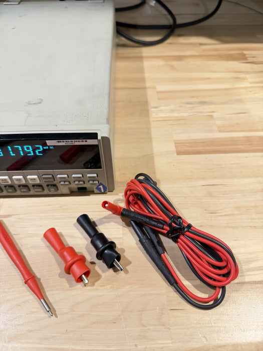 FLUKE 8842A MULTIMETER W/ LEADS & CLIPS / CHARGER - FREE SHIPPING