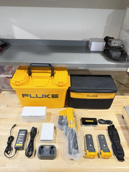 FLUKE TIR27 THERMAL IMAGER KIT 60HZ W/ BATTERIES & CHARGER (TESTED) RARE