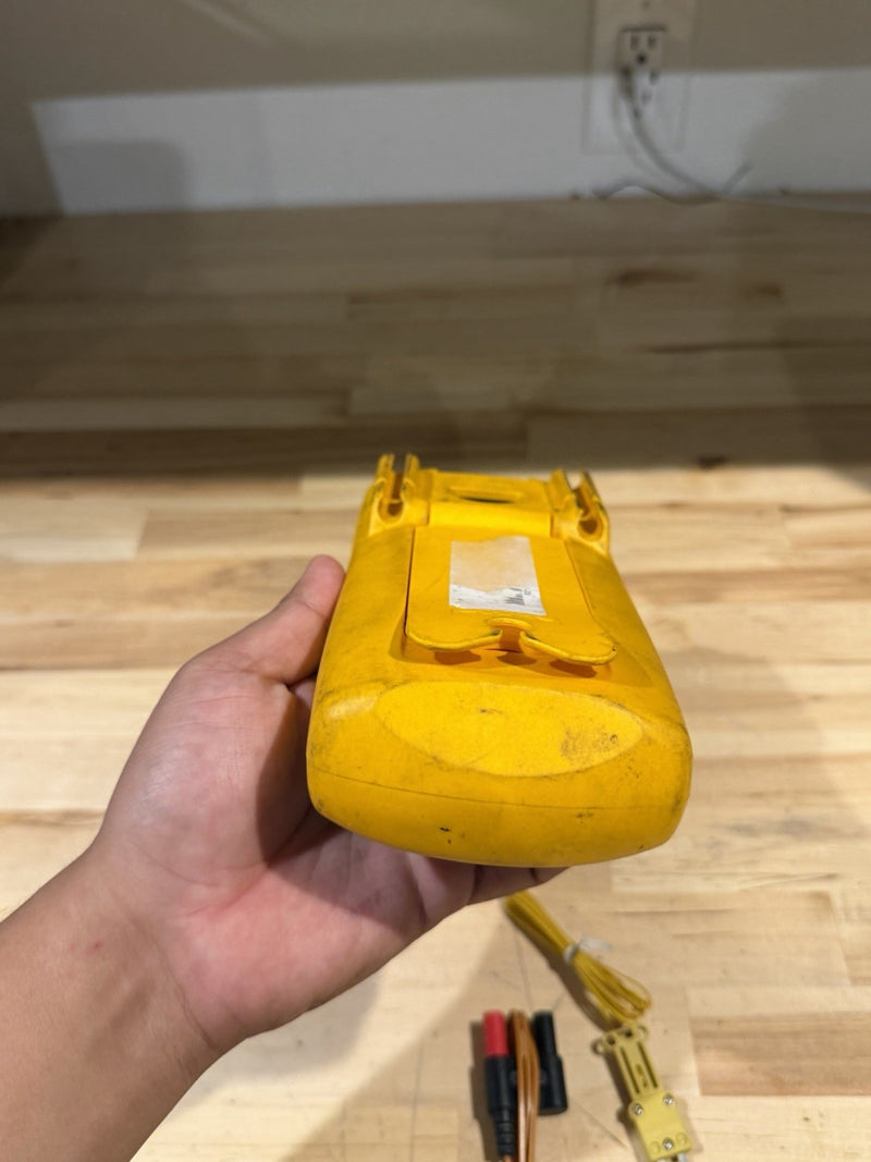 FLUKE 714 THERMOCOUPLE CALIBRATOR W/ PROBE - SHIPS FAST