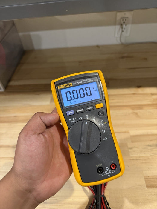 FLUKE 110 TRUE RMS MULTIMETER W/ LEADS - SHIPS FAST