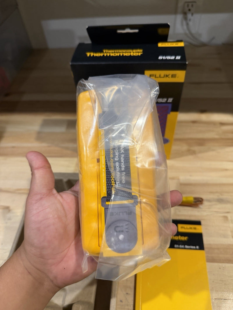 FLUKE 51 II THERMOCOUPLE THERMOMETER- SHIPS FAST (NEW)