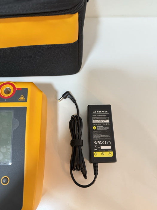 FLUKE 1535 MEGOHMMETER INSULATION TESTER WITHBAG & CHARGER