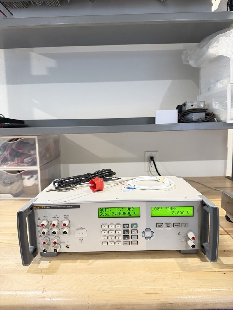 FLUKE 7526A PRECISION PROCESS CALIBRATOR WITH PROBE & CHARGER TESTED