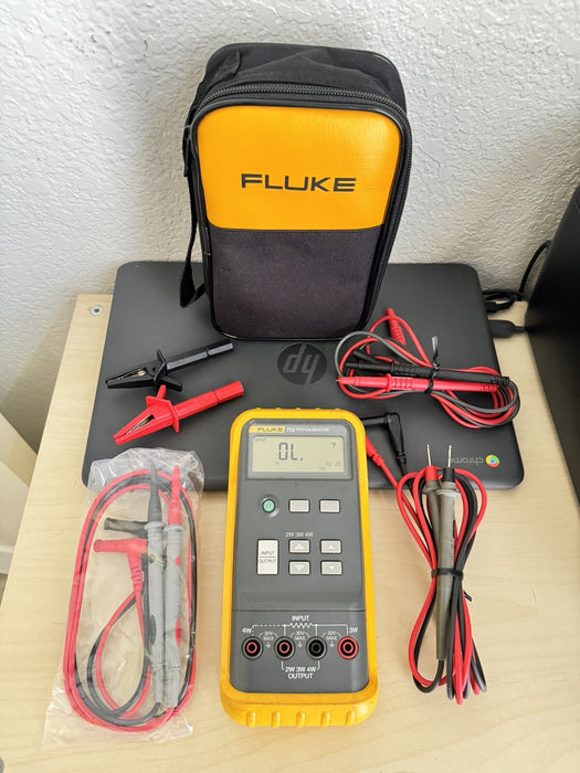 FLUKE 712 RTD PROCESS CALIBRATOR WITH ACCESSORIES & BAG TESTED