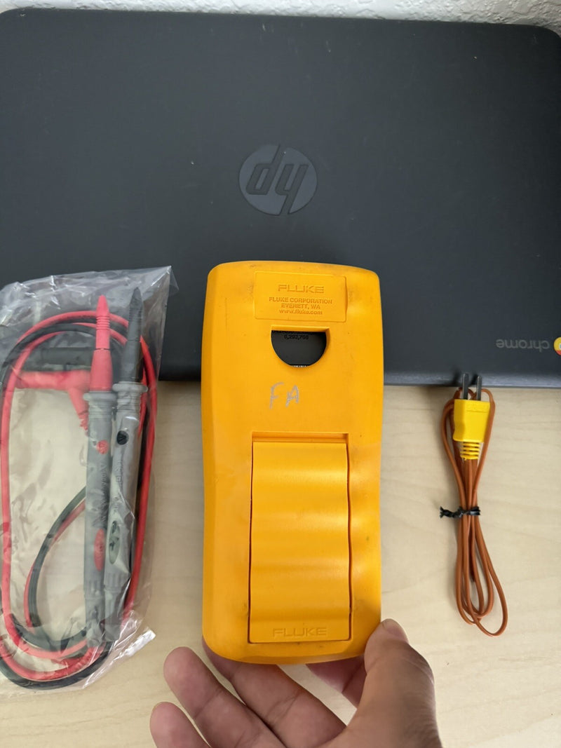 FLUKE 52 II THERMOCOUPLE THERMOMETER METER WITH PROBE & LEADS