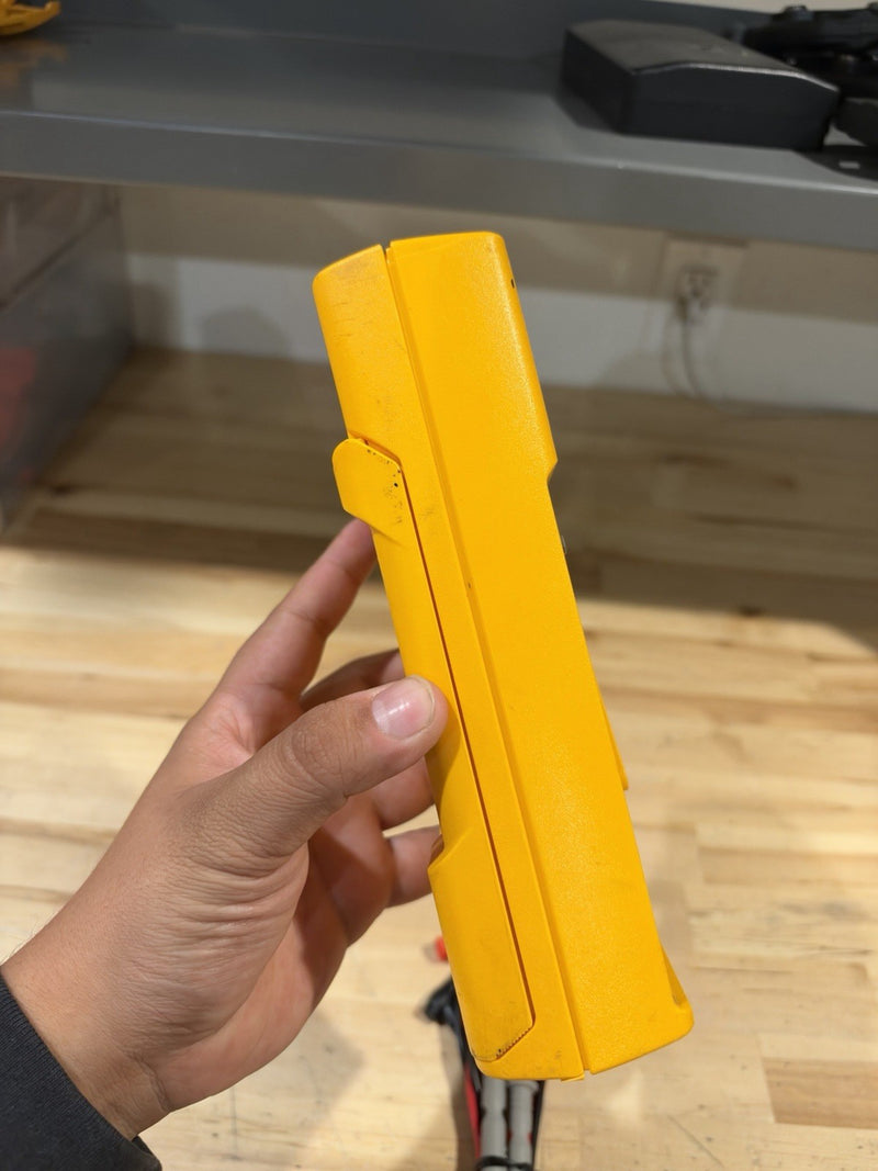 FLUKE 27 MULTIMETER W/ LEADS & CLIPS (TESTED) SHIPS FAST