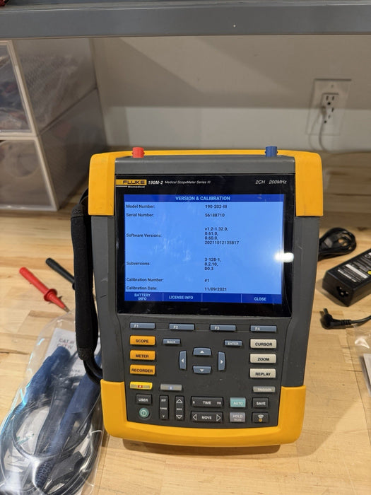 FLUKE 190M-2 MEDICAL SCOPEMETER SERIES III 2CH 200MHZ W/ ACCESSORIES (TESTED)