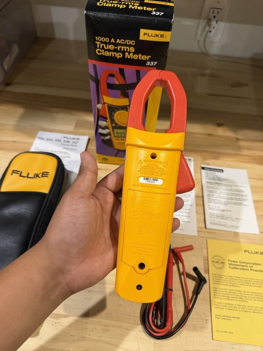 FLUKE 337 TRUE RMS CLAMP METER WITH LEADS & CLIPS RARE