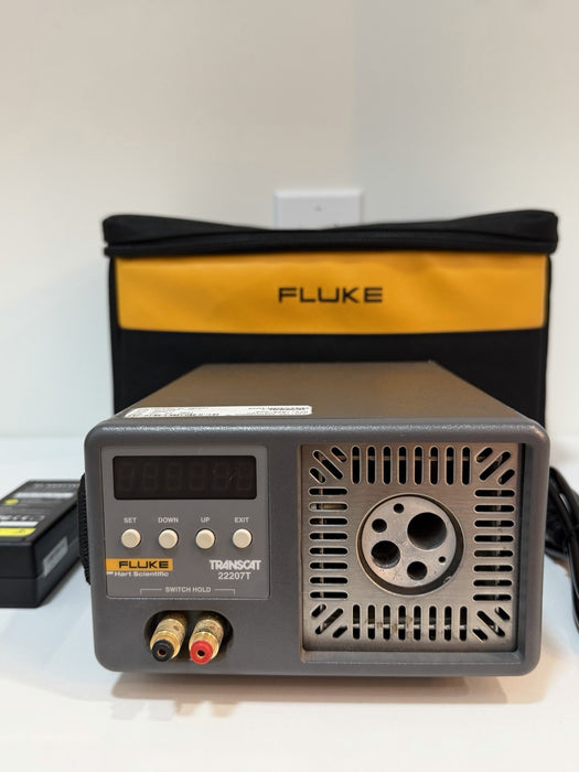 FLUKE 9140 22207T DRY-WELL CALIBRATOR WITH BAG & CHARGER TESTED