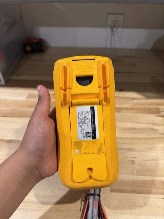 FLUKE 27 II INDUSTRIAL DIGITAL MULTIMETER WITH LEADS & CLIPS CALIBRATED 2025
