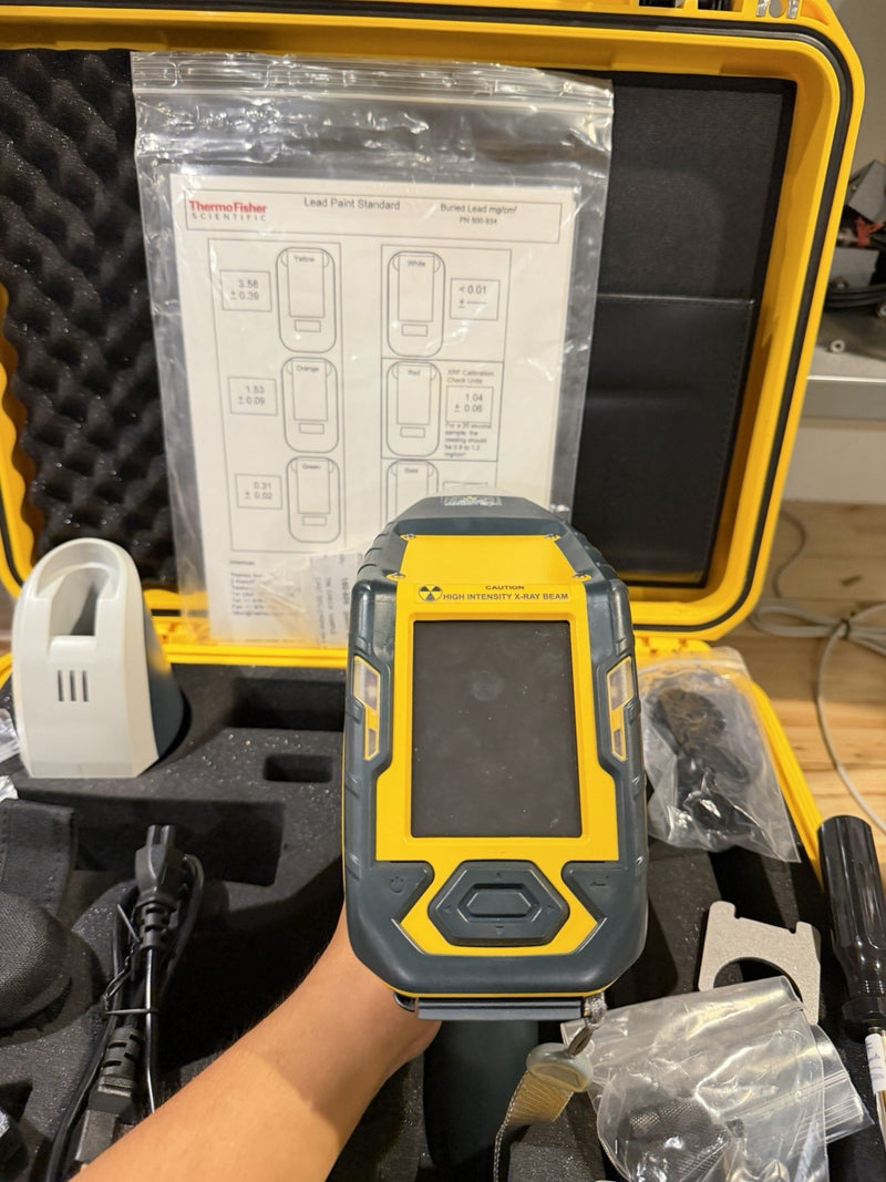 THERMO SCIENTIFIC NITON XL2 700 XRF ANALYZER W/ ACCESSORIES (TESTED) SHIPS FREE