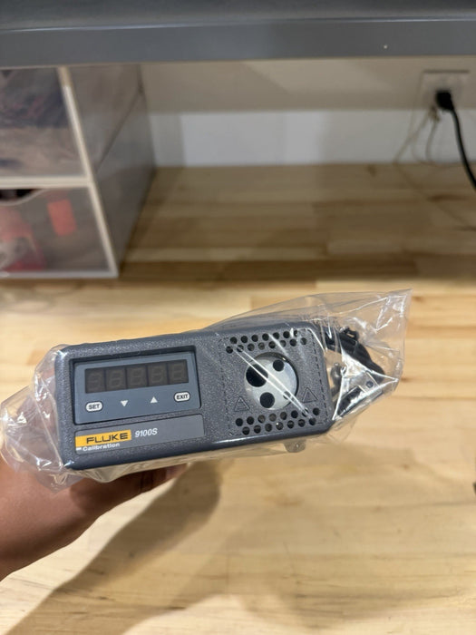 FLUKE CALIBRATION 9100S DRY WELL TEMPERATURE CALIBRATOR (TESTED) FREE SHIPPING