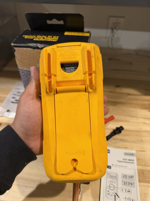 FLUKE 87V MAX TRUE RMS MULTIMETER W/ LEADS & CLIPS (TESTED) SHIPS FAST