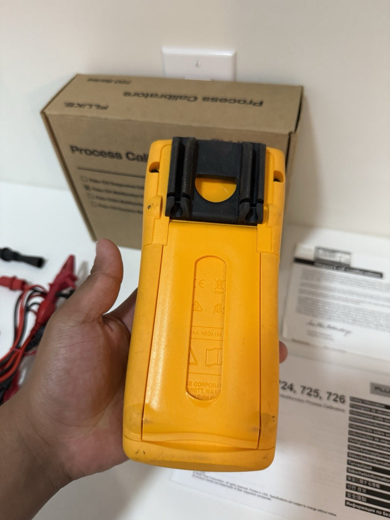 FLUKE 725 MULTIFUNCTION PROCESS CALIBRATOR WITH ACCESSORIES TESTED
