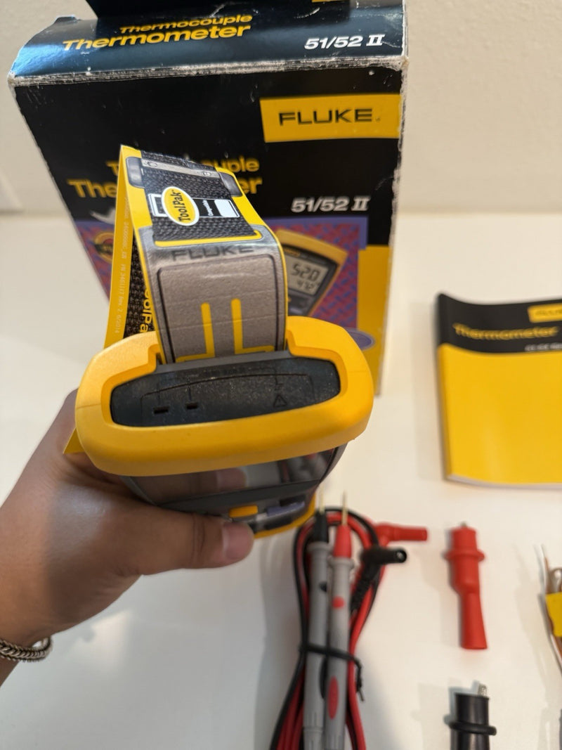 FLUKEE 51 II THERMOCOUPLE THERMOMETER WITH PROBE & LEADS TESTED