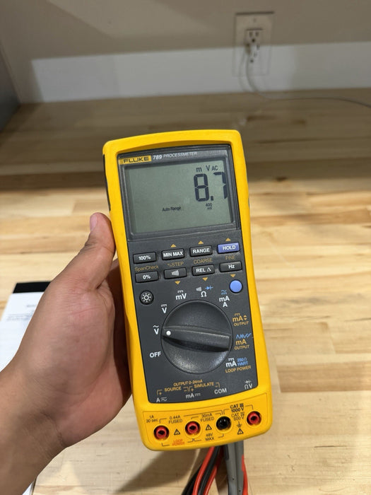 FLUKE 789 PROCESSMETER WITH LEADS & CLIPS TESTED