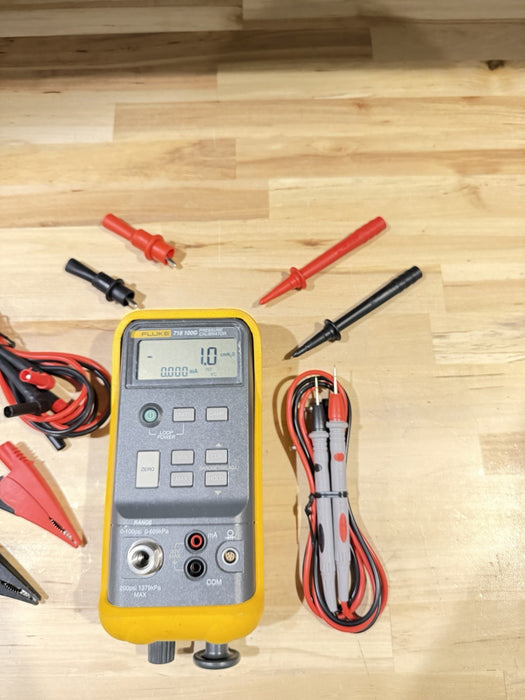 FLUKE 718 100G PRESSURE CALIBRATOR W/ ACCESSORIES (FREE SHIPPING) TESTED