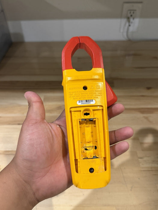FLUKE 323 TRUE RMS CLAMP METER FOR PARTS
