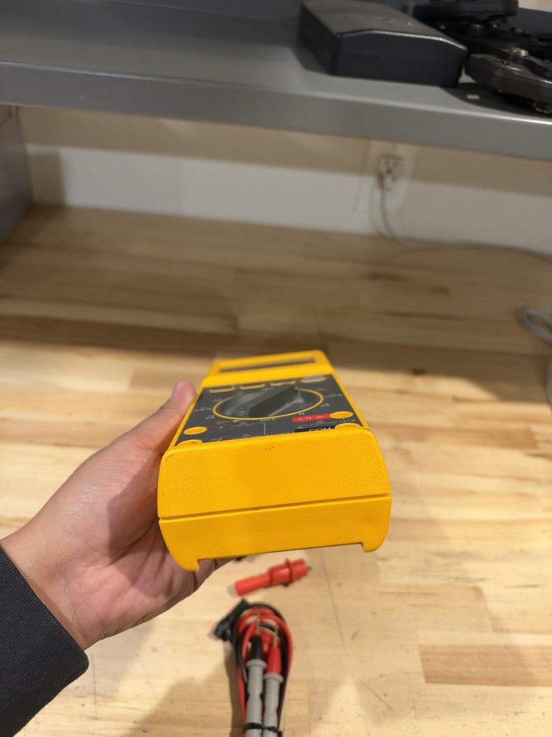 FLUKE 27 MULTIMETER W/ LEADS & CLIPS (TESTED) SHIPS FAST