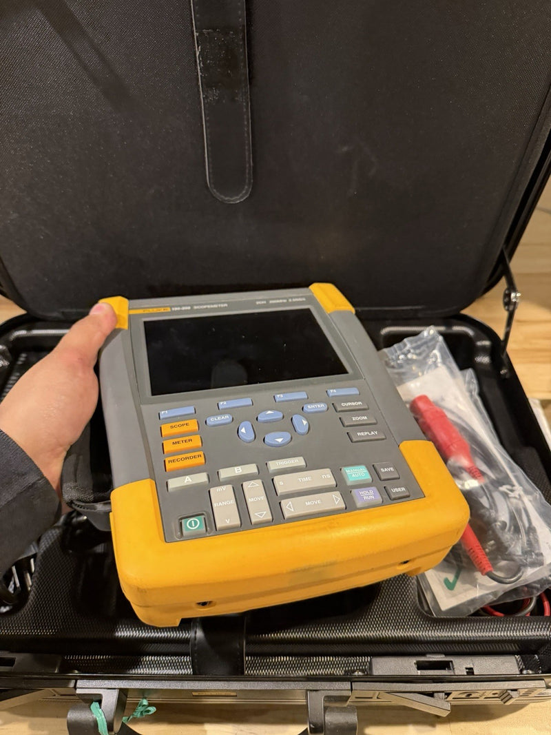 FLUKE 190-202 SCOPEMETER 2CH 200MHZ 2.5GS/S WITH ACCESSORIES TESTED