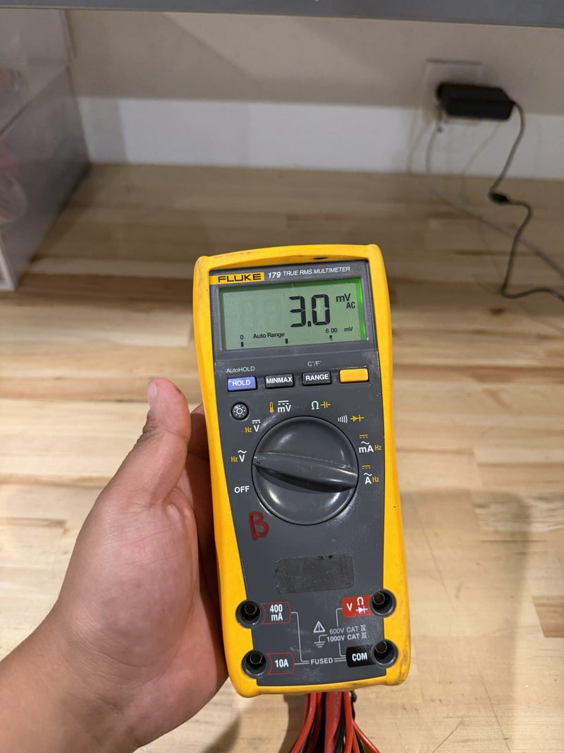 FLUKE 179 MULTIMETER WITH LEADS & CLIPS