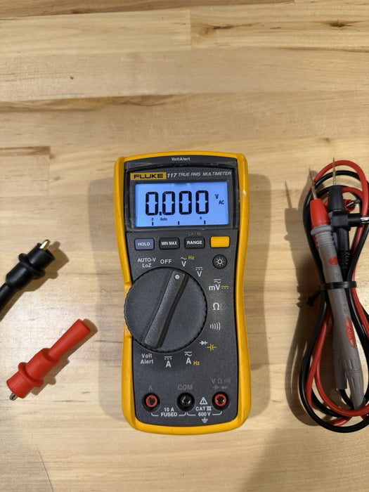 FLUKE 117 TRUE RMS MULTIMETER W/LEADS & CLIPS (TESTED) SHIPS FAST
