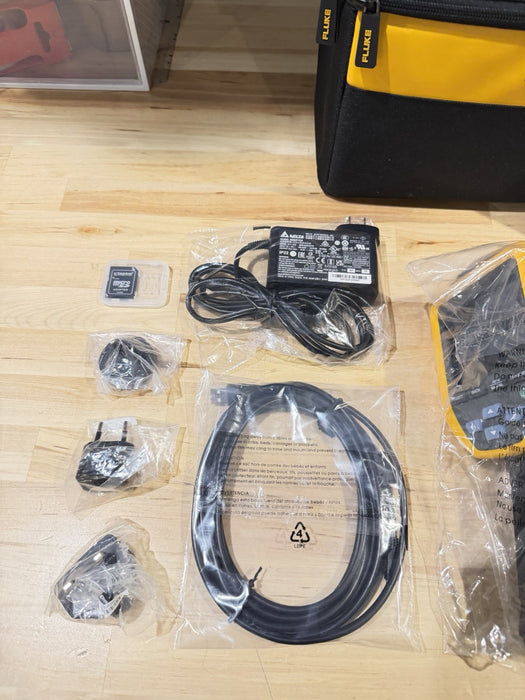 FLUKE TIS75+ 27 HZ 384X288 THERMAL IMAGING CANERA W/ ACCESSORIES (NEW SEALED)