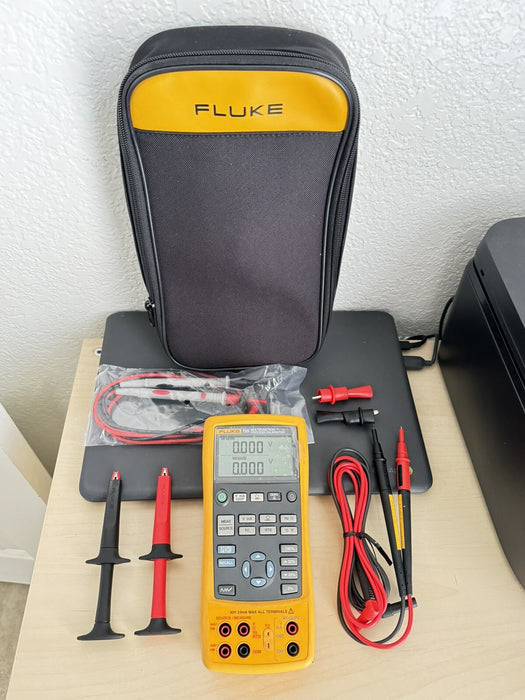 FLUKE 725 MULTIFUNCTION PROCESS CALIBRATOR WITH LEADS & BAG