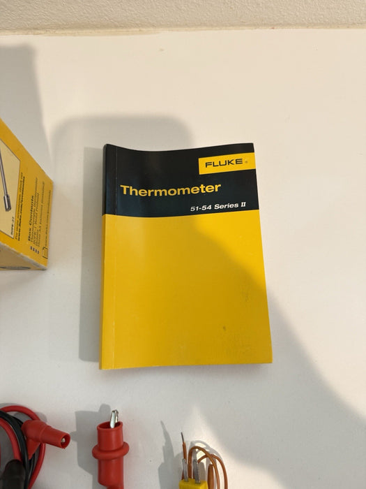 FLUKEE 51 II THERMOCOUPLE THERMOMETER WITH PROBE & LEADS TESTED