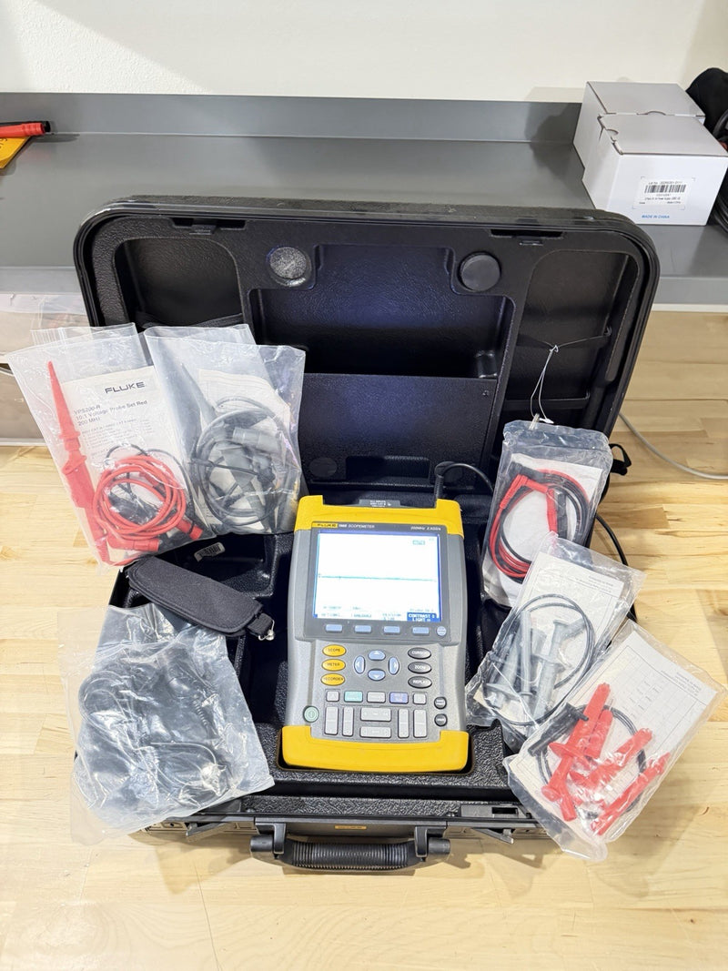 FLUKE 199B SCOPEMETER 200MHZ 2.5GS/S WITH ACCESSORIES & CASE TESTED