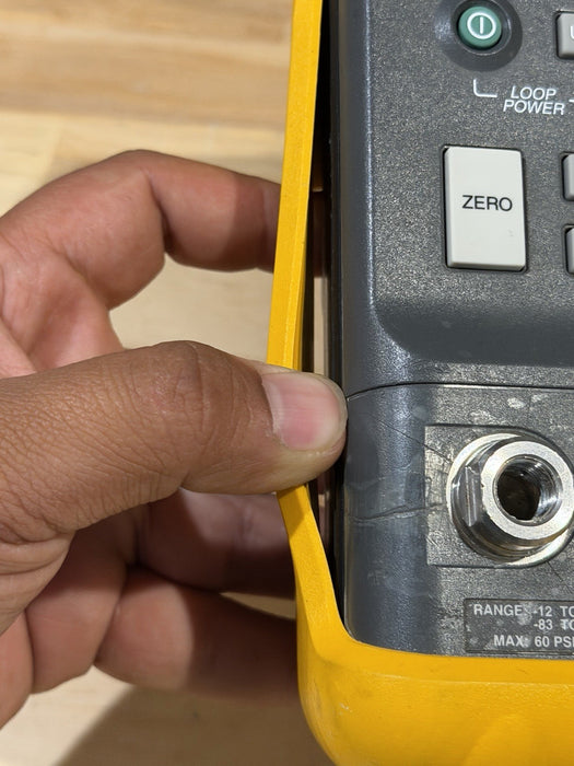 FLUKE 718 30G PRESSURE CALIBRATOR (PARTS ONLY) FOR PARTS (SHIPS FAST)