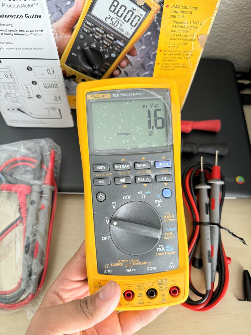 FLUKE 789 PROCESS METER WITH LEADS & CLIPS