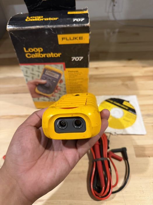 FLUKE 707 LOOP CALIBRATOR WITH ACCESSORIES