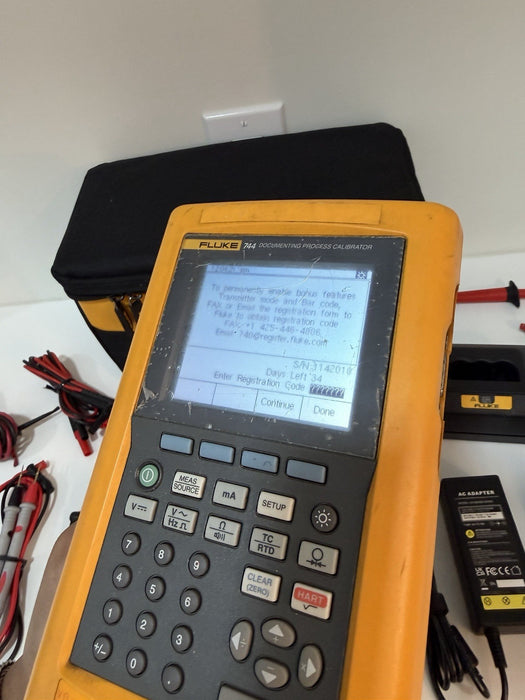 FLUKE 744 DOCUMENTING PRCESS CALIBRATOR WITH LEADS & CHARGER TESTED