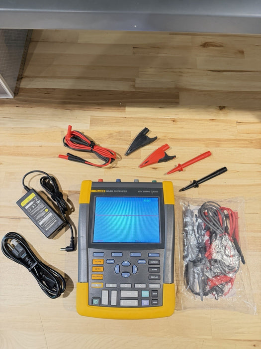 FLUKE 190-204 SCOPEMETER 4CH 200MHZ 2.5GS/S W LEADS & ACCESSORIES (TESTED)