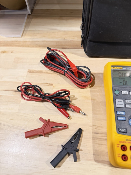 FLUKE 725 MULTIFUNCTION PROCESS CALIBRATOR WITH BAGLEADS & CLIPS