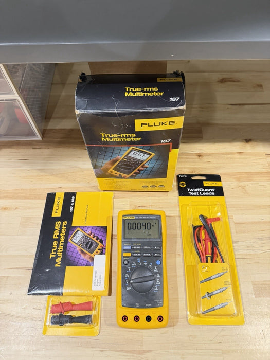 FLUKE 187 TRUE RMS MULTIMETER W/ LEADS & CLIPS  (NEW SEALED) TESTED - RARE