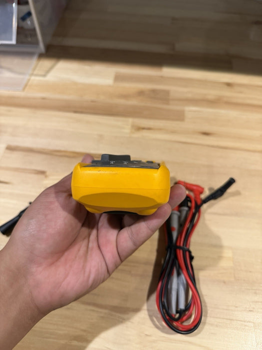 FLUKE 115 TRMS MULTIMETER W/ LEADS & CLIPS - SHIPS FAST