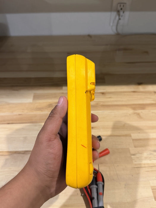 FLUKE 179 MULTIMETER W/ LEADS & CLIPS (SHIPS FAST)