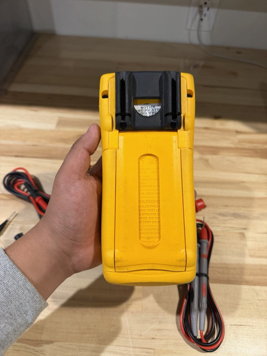 FLUKE 187 TRUE RMS MULTIMETER KIT W/ LEADS & CLIPS (TESTED) SHIPS FAST