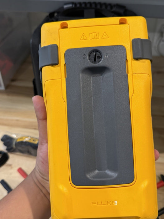 FLUKE 753 DOCUMENTING PROCESS CALIBRATOR WITH ACCESSORIES CALIBRATED 2025