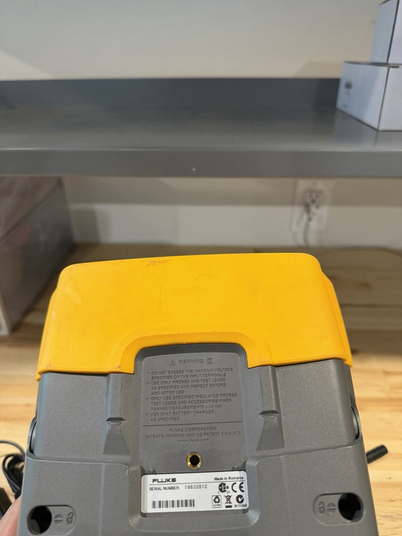 FLUKE 190-204 SCOPEMETER 4CH 200MHZ 2.5GS/S WITH LEADS & ACCESSORIES TESTED