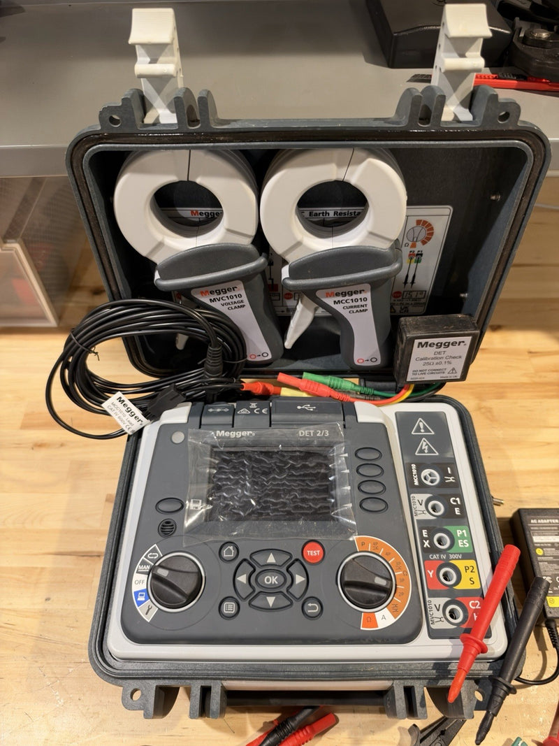 MEGGER DET2/3 GROUND TESTER W/ MCC1010 & MVC1010 CLAMP & LEDS -TESTED SHIPS FAST