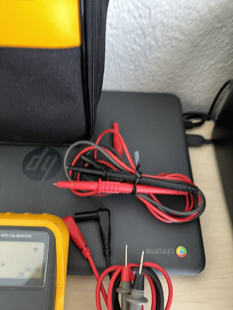 FLUKE 712 RTD PROCESS CALIBRATOR WITH ACCESSORIES & BAG TESTED