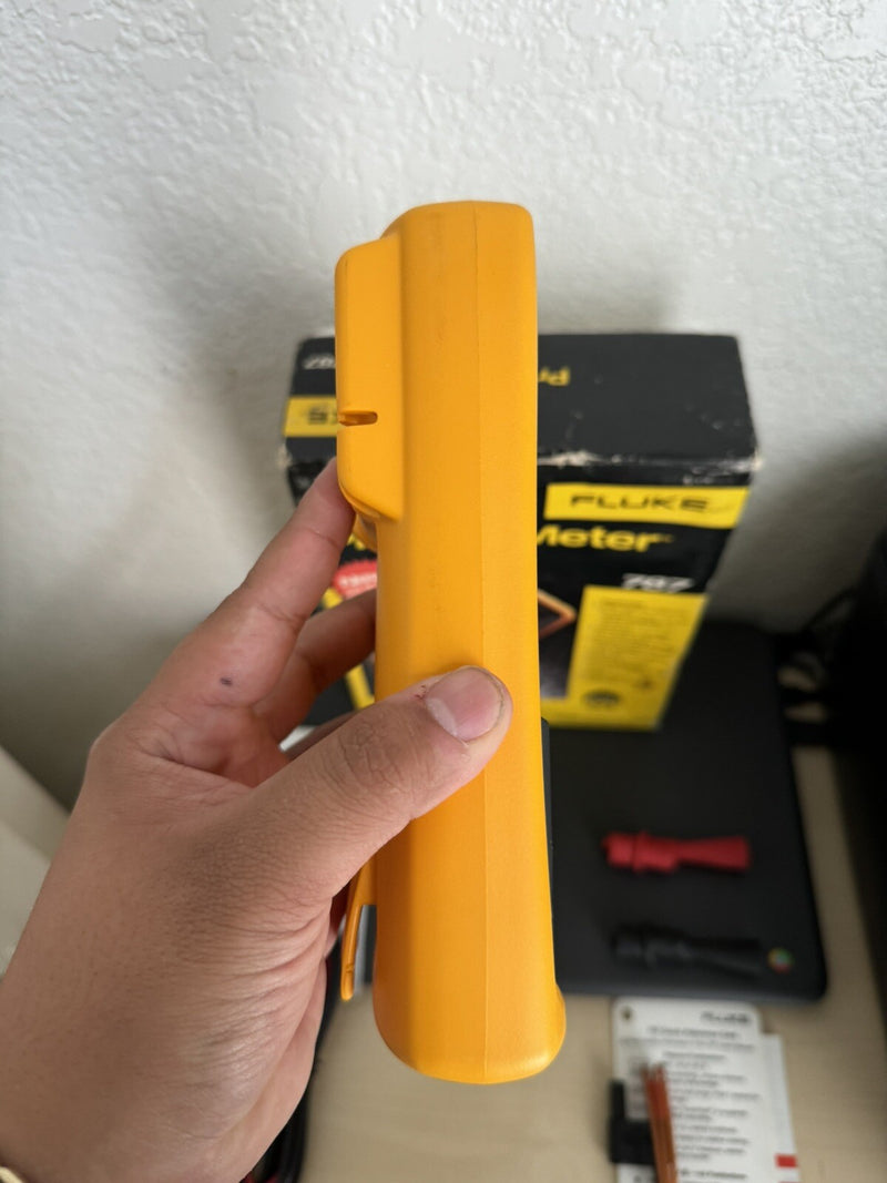 FLUKE 787 PROCESSMETER WITH BOX MANUALS & LEADS