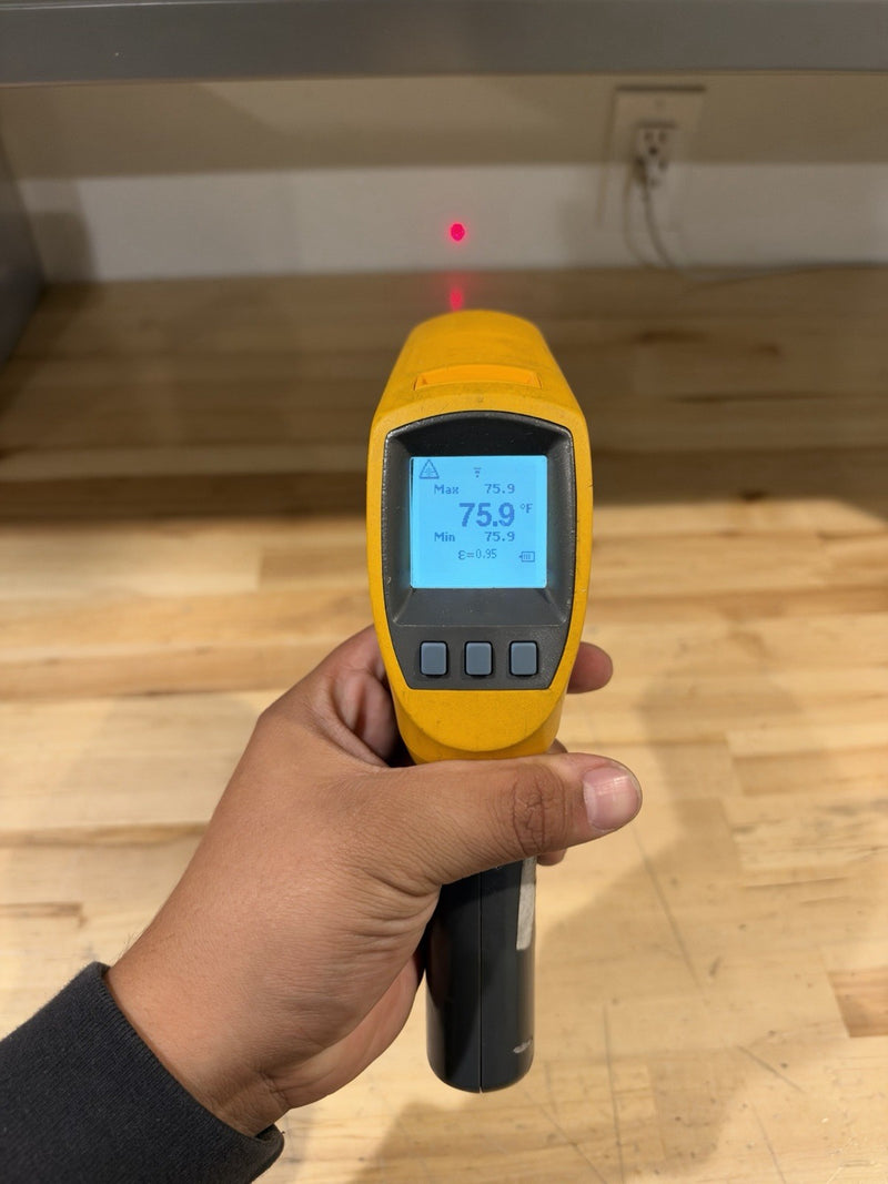 FLUKE 568 IR THERMOMETER W/ CASE (TESTED) SHIPS FAST