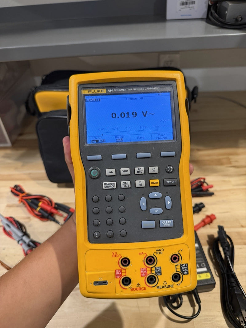 FLUKE 754 DOCUMENTING PROCESS CALIBRATOR WITH ACCESSORIES TESTED