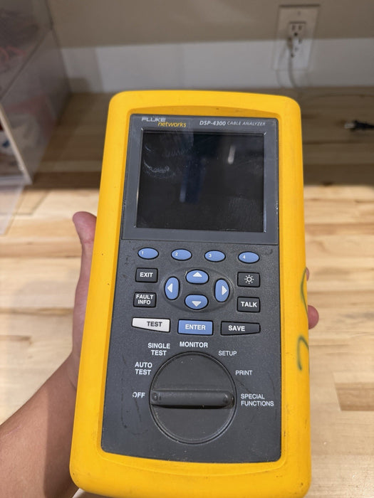 FLUKE NETWORKS DSP-4300 CABLE ANALYZER TESTED