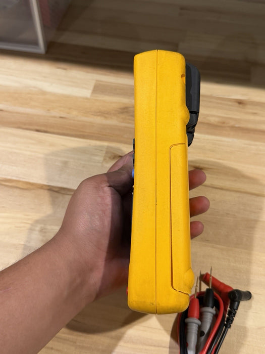 FLUKE 187 TRUE RMS MULTIMETER WITH LEADS TESTED