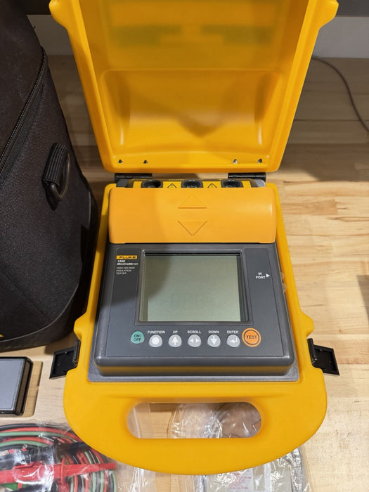 FLUKE 1550 MEGOHMMETER HIGH VOLTAGE INSULATION TESTER (NEW) SHIPS FAST